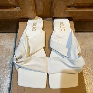 New Ego square toe flat sandals size 7